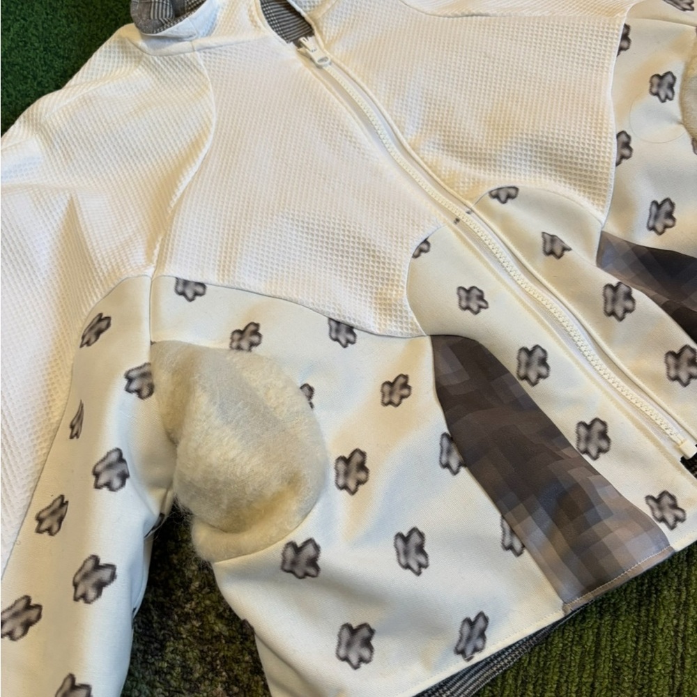 Clouds Patterned Reversible Snow Jacket - image 4